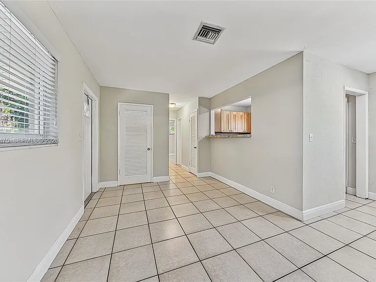 606 SW 16th St — Photo 7