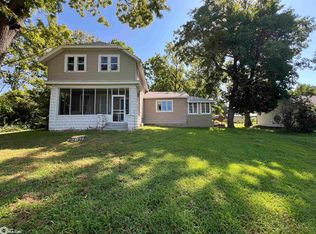 860 N 5th St, Hamilton, IL 62341