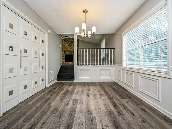 5th image of 2093 Phillips Rd