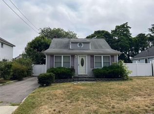 107 Grove Ave, Patchogue, NY 11772