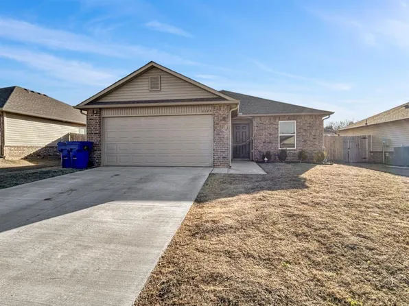 1125 Limestone Dr, Noble, OK 73068