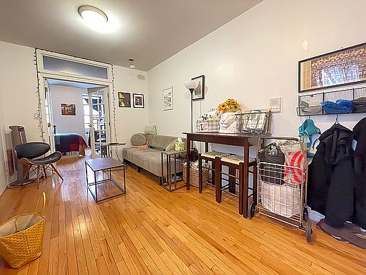 2nd image of 306 E 6th St APT 7