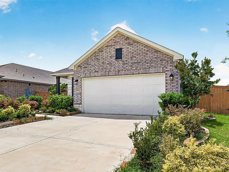 10726 Sky Creek Ln — Photo 2