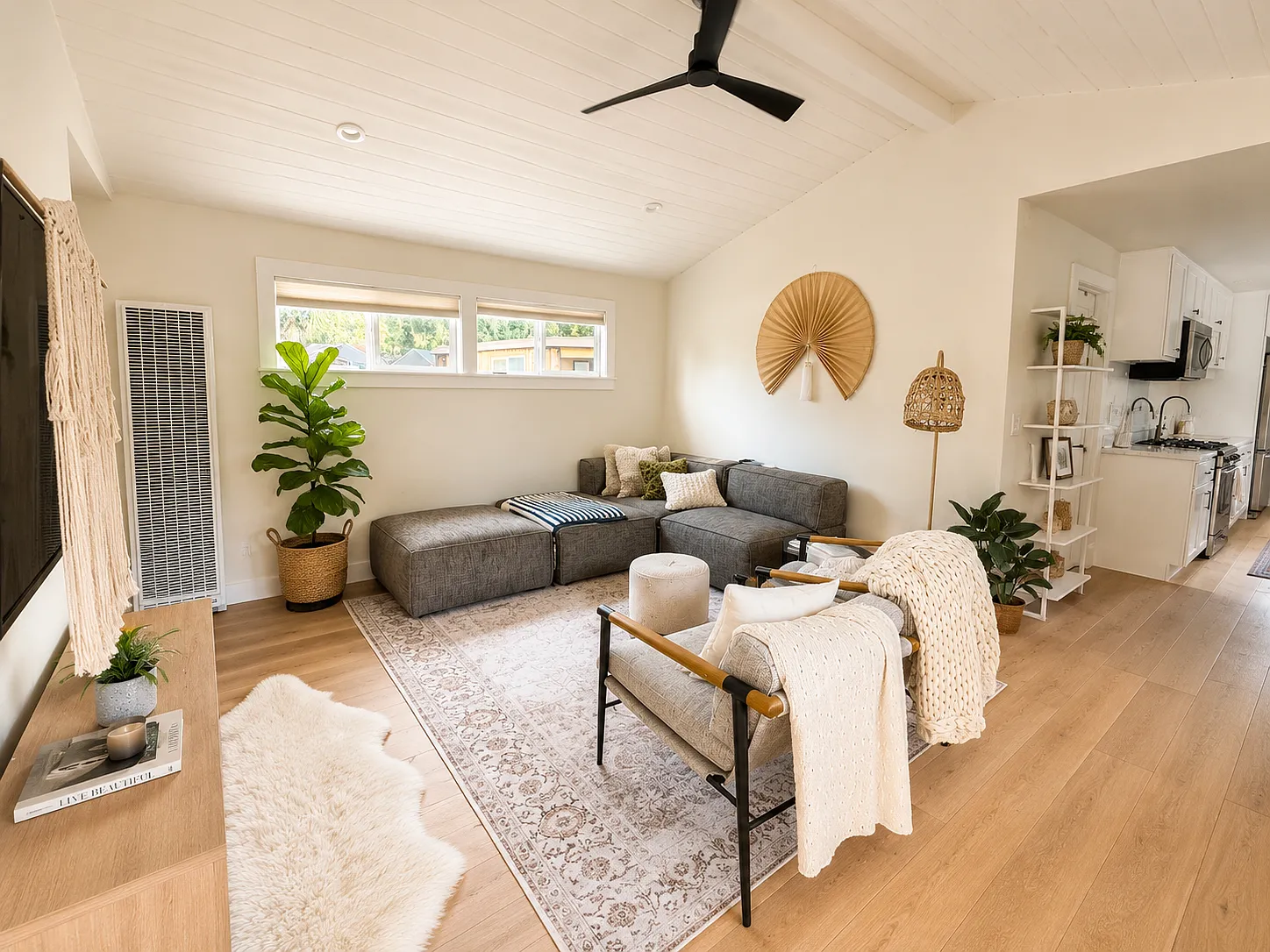 2 bed, 1011 sqft, $3,995 — Photo 1