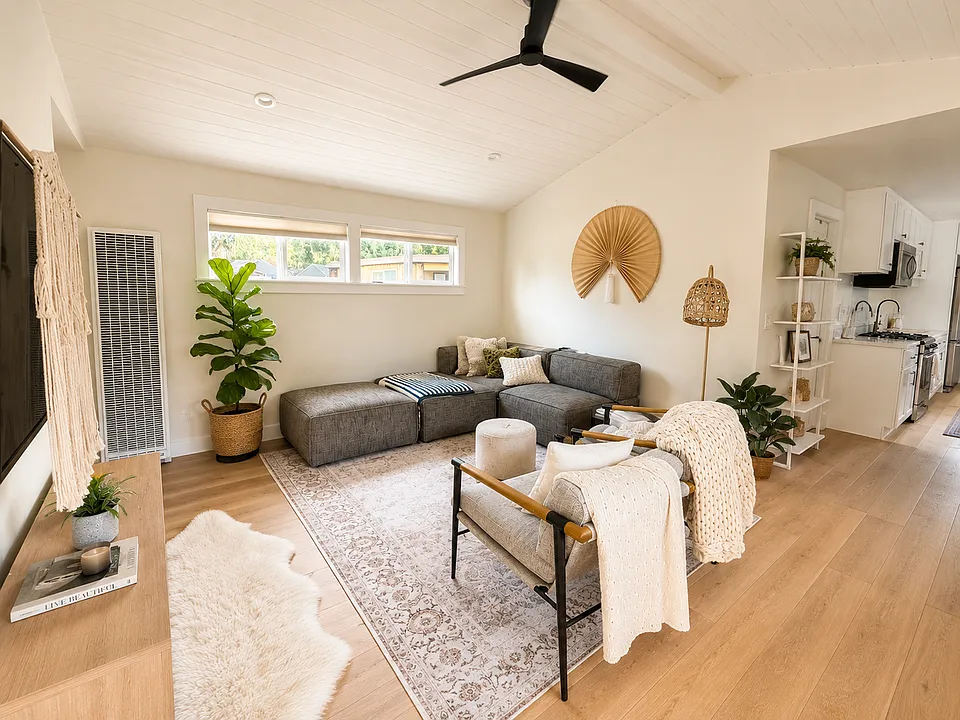 124 N Poli St