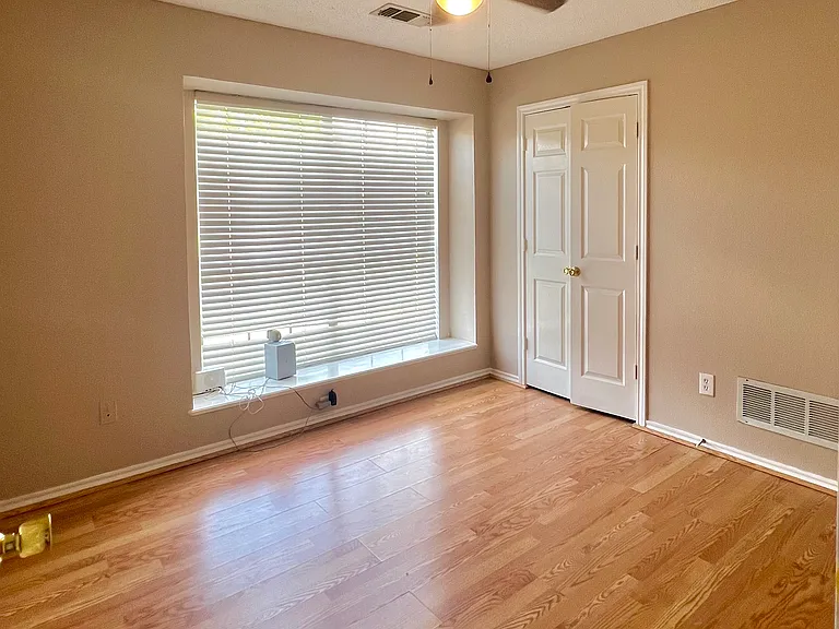 1468 Mayflower Ln — Photo 9