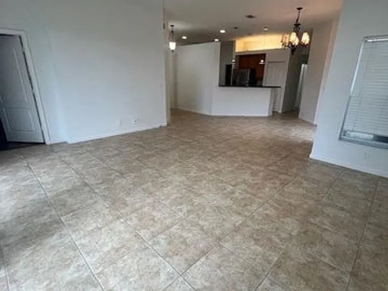 130 Newberry Ln — Photo 3
