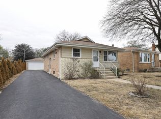 9416 S 80th Ct, Hickory Hills, IL 60457