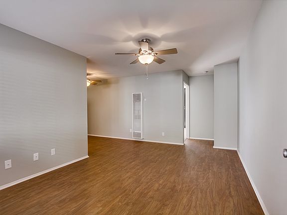 3rd image of 483 S Meadowbrook Dr
