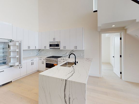 2nd image of 105 S Doheny Dr Penthouse 5