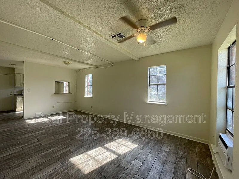 Jackson Square Townhomes — Photo 3