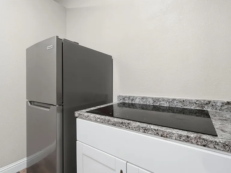 910 N Kaweah St — Photo 11