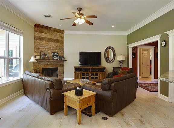 5th image of 10501 Willow Dr