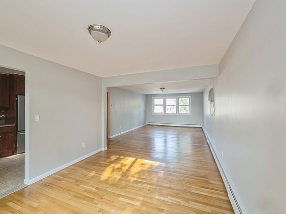 3rd image of 135 Murray Ave #2