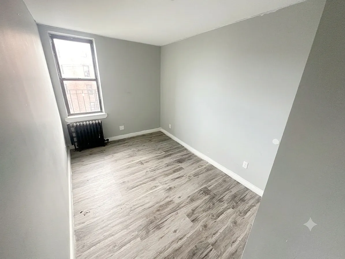 4 bed, 999 sqft, $3,099 — Photo 2