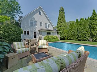 108 Dale St, Southampton, NY 11968