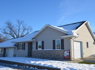 210 5th St, Hudson, IA 50643
