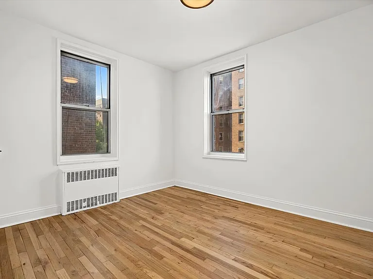 6730 Clyde St #3B — Photo 5