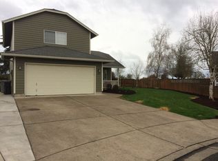 233 Clay Ct, Harrisburg, OR 97446
