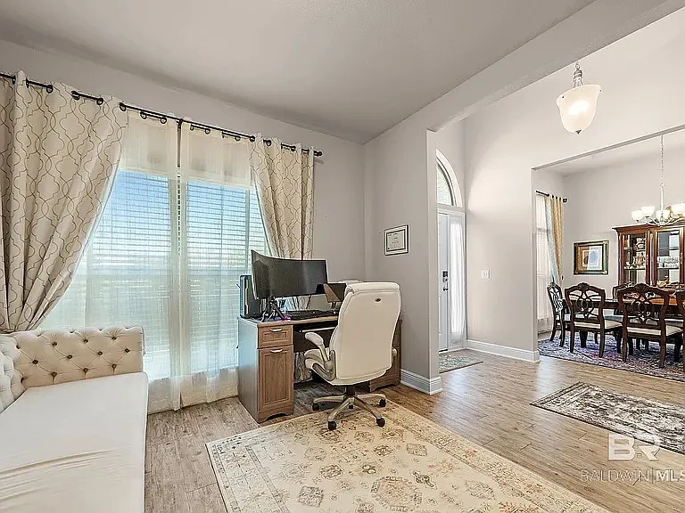 335 Thornhill Cir — Photo 9