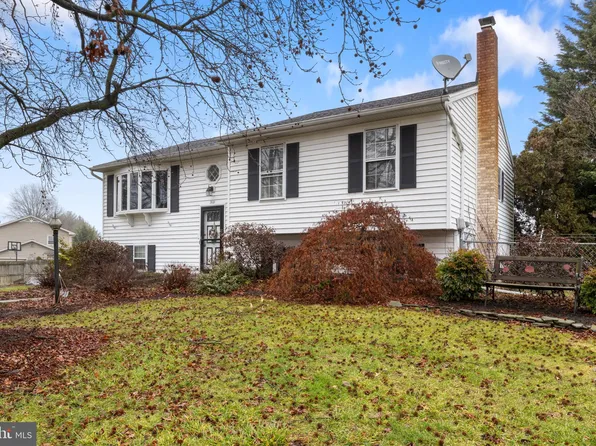 3101 Greenfield Dr, Dover, PA 17315