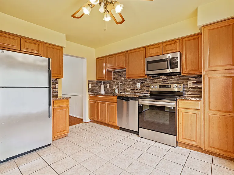 2820 Mozart Dr — Photo 2