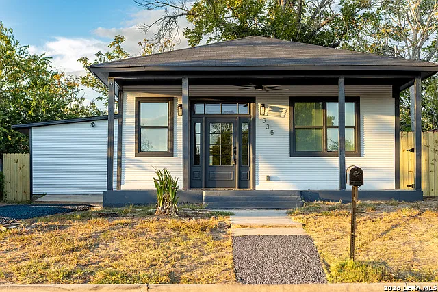3 bed, 2.0 bath, 1816 sqft, $1,645 — Photo 1