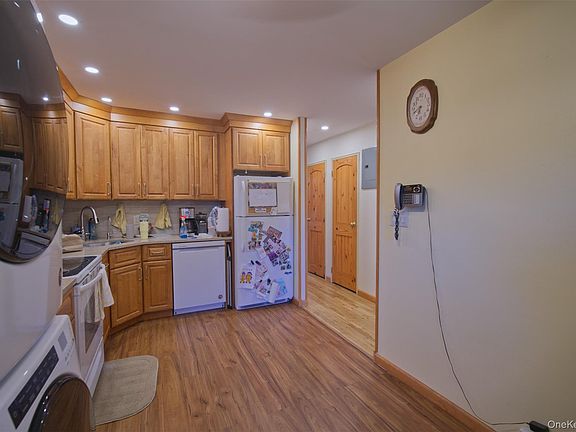 4th image of 9 Farber Drive #9