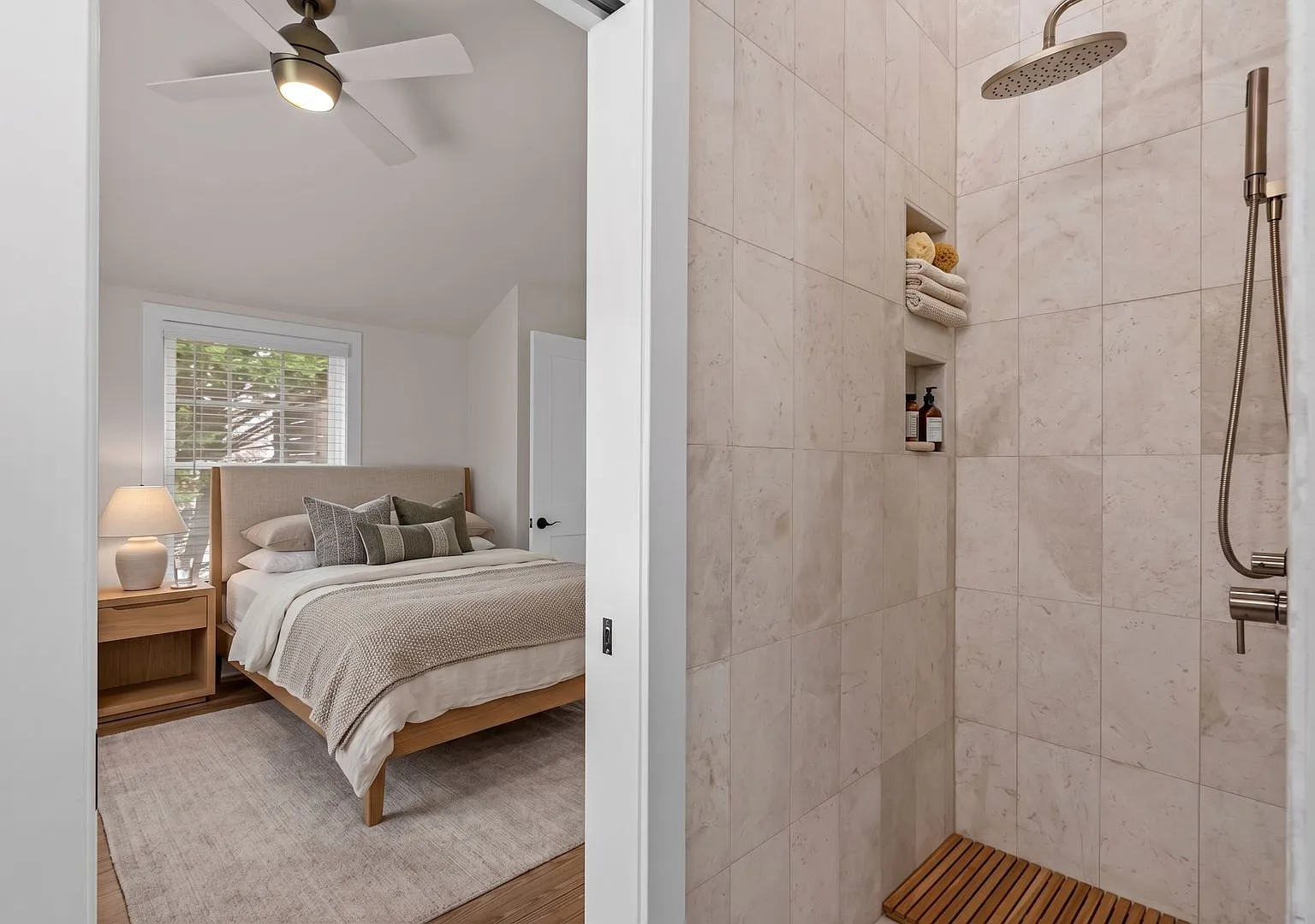 Exquisitely renovated San Souci 1 Bedroom with private garage — Photo 3