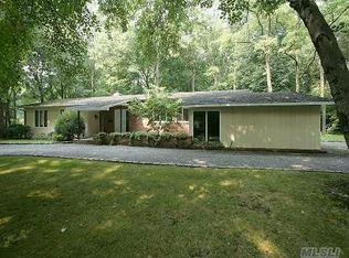 18 Pine Ridge Rd, Greenvale, NY 11548