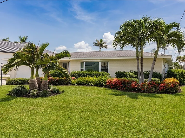 5609 De Soto Ct — Photo 1