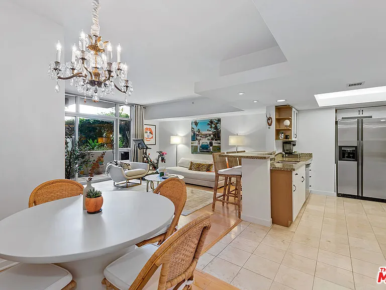 13700 Marina Pointe Dr #327 — Photo 7