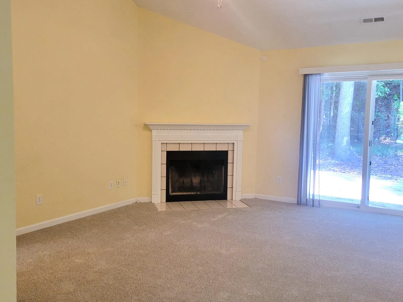 3 bed, 2.0 bath, 1140 sqft, $1,750 — Photo 3