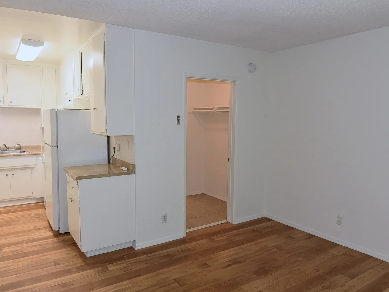 Studio, 250 sqft, $1,350 — Photo 2