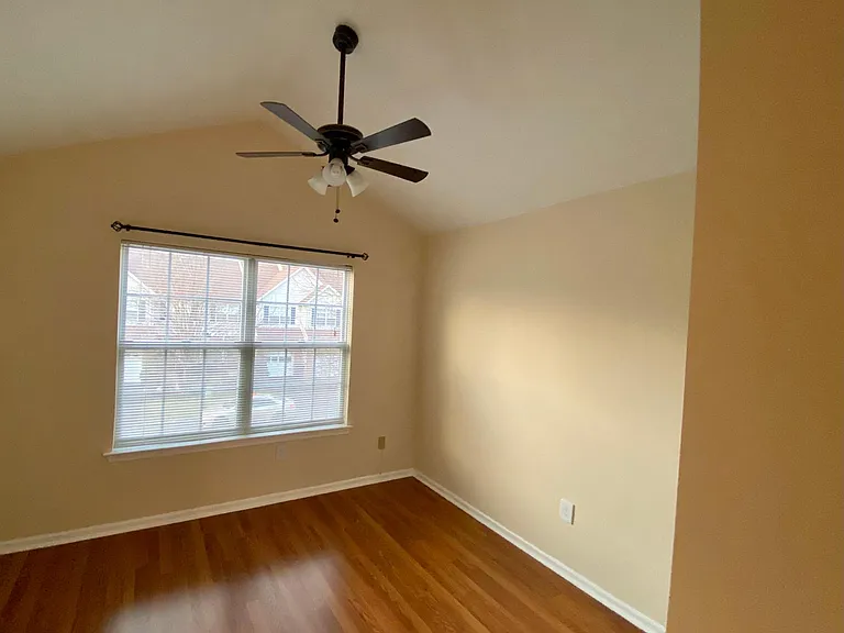 81 Amy Dr — Photo 10