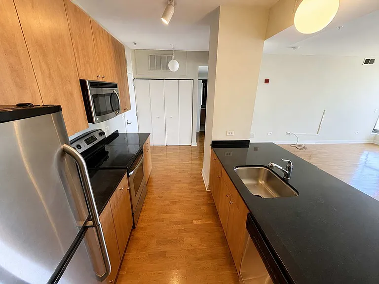 565 W Quincy St #1608 — Photo 6