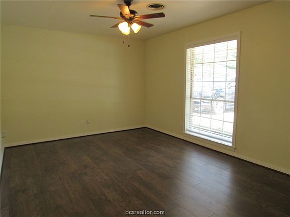 4th image of 2414 Airline Dr