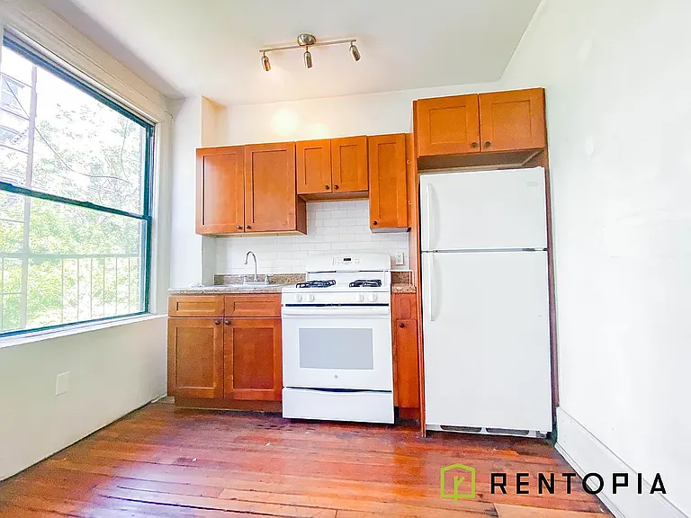 225 S 4th St #3 — Photo 2