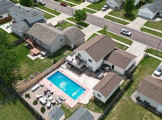1830 52nd St S, Fargo, ND 58103