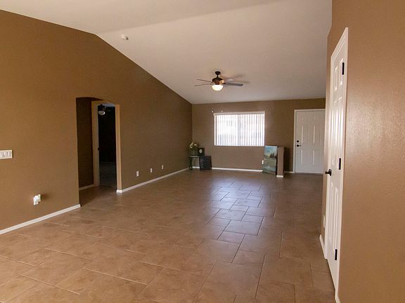 3rd image of 4001 Columbia Dr