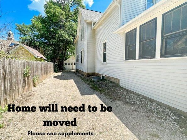 820 9th Ave, Brookings, SD 57006