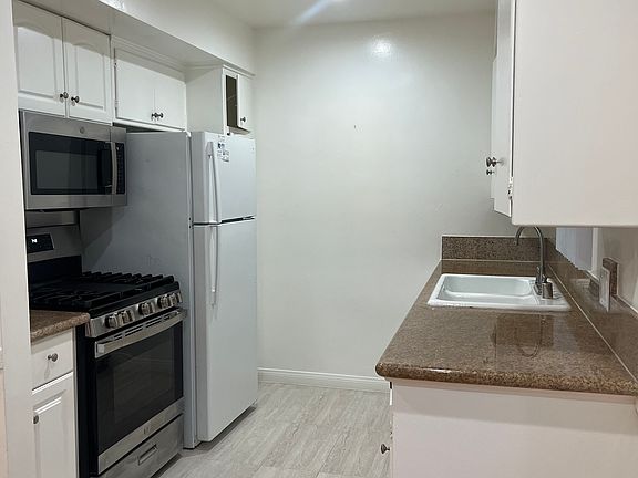 2nd image of 251 N El Molino Ave APT 3