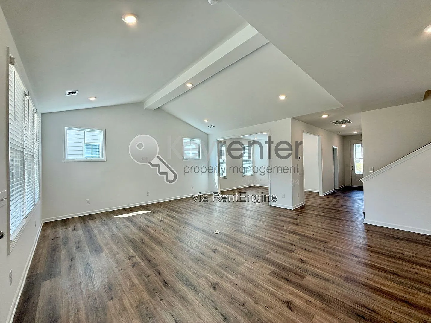 3 bed, 3.0 bath, 2406 sqft, $3,190 — Photo 3