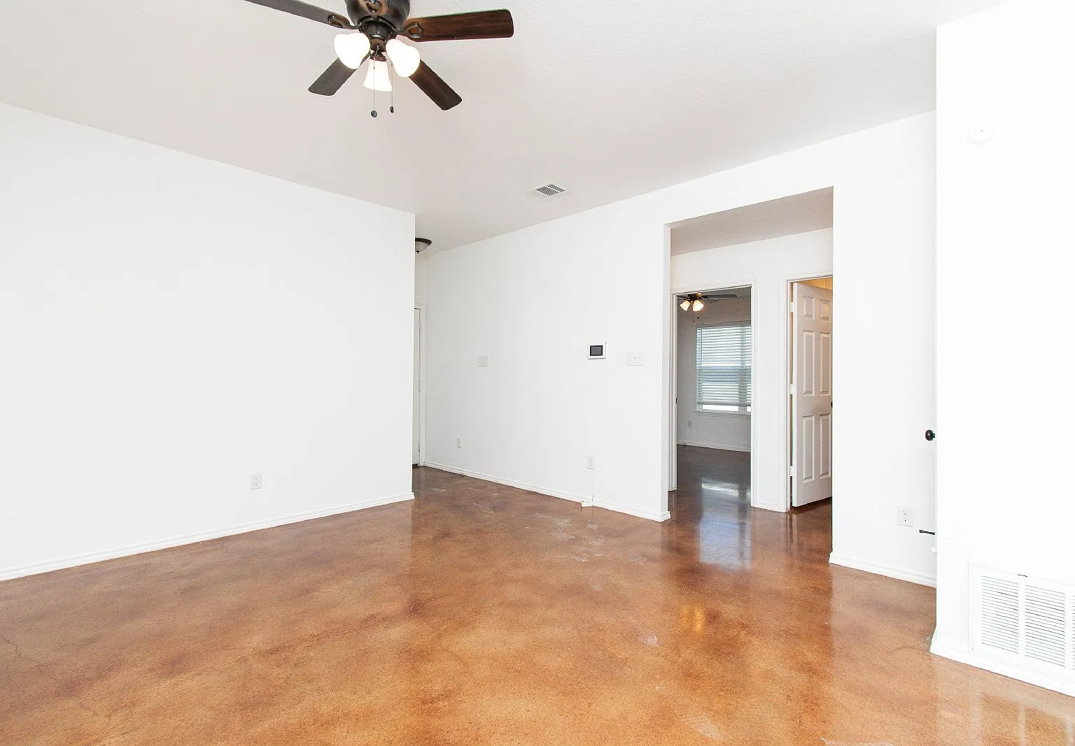 3 bed, 2.0 bath, 1201 sqft, $1,195 — Photo 4