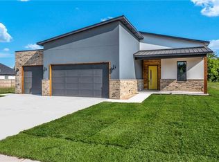 741 E Barajas Ter, Mustang, OK 73064