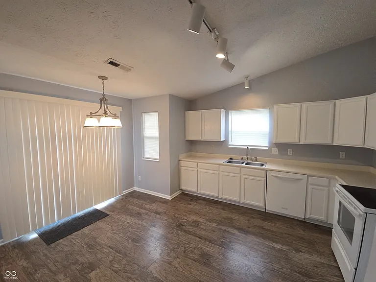 6634 Captiva Pass — Photo 9