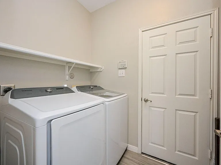 10607 Criswell Dr — Photo 11