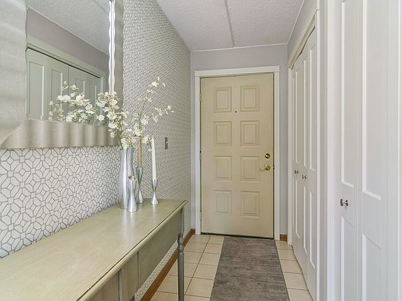 3rd image of 104 N Pine Ave APT 404