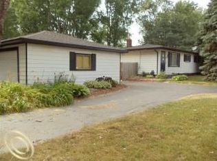 4991 Clintonville Rd, Clarkston, MI 48346