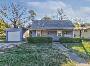 404 SW 15th St, Blue Springs, MO 64015
